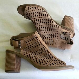 NWOT Vince Camuto Perforated Nubuck Leather Ankle Sandals Size 9